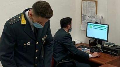 I militari delle Fiamme Gialle al lavoro in una foto d’archivio