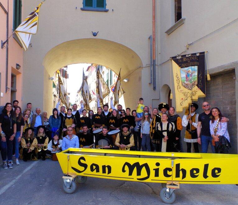 La contrada di San Michele torna a partecipare al Palio dei barchini