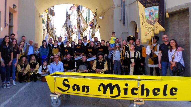 La contrada di San Michele torna a partecipare al Palio dei barchini
