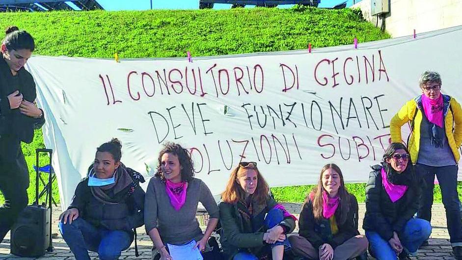 La protesta per la riapertura del consultorio