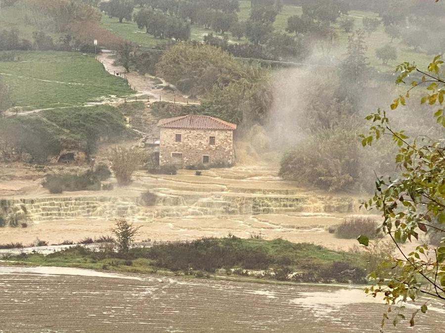 
	Il maltempo che ha colpito Manciano: qui le cascate di Saturnia

