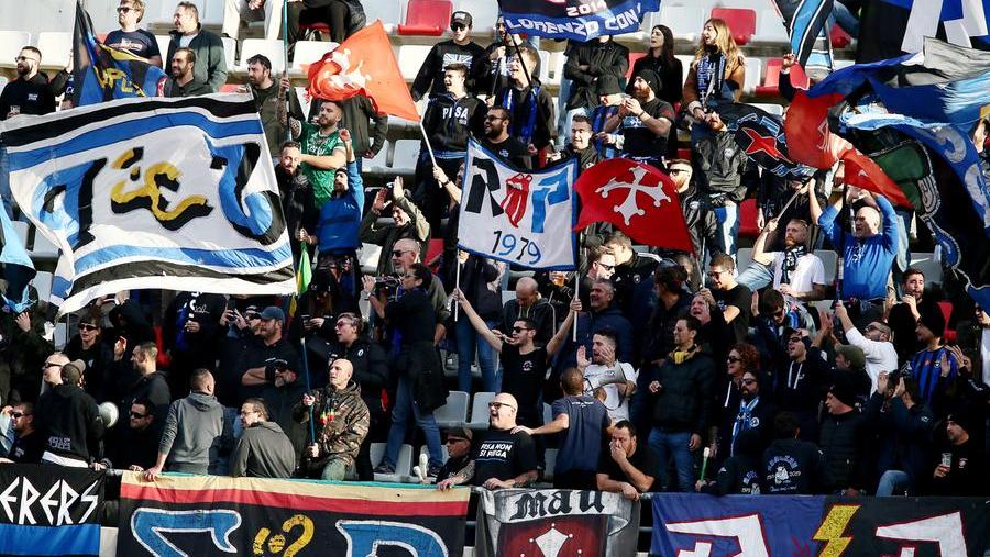 
	I tifosi del Pisa nel settore ospiti dello stadio San Nicola di Bari&nbsp;

