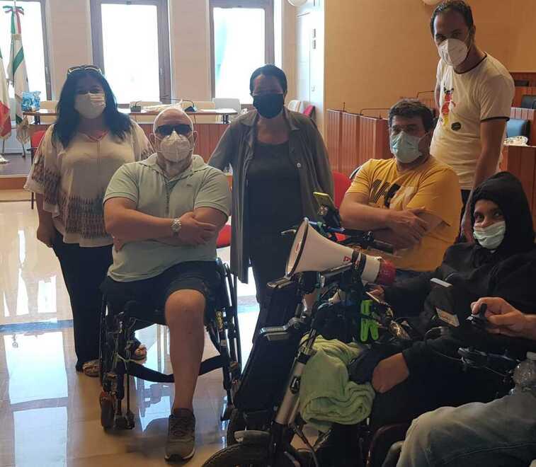 Ferrara, protesta con i disabili pugliesi e riceve una multa di 9.425 euro