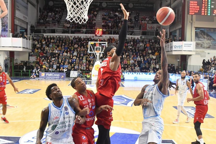 
	Un'azione della partita Dinamo-Olimpia <em>(foto Mauro Chessa)</em>

