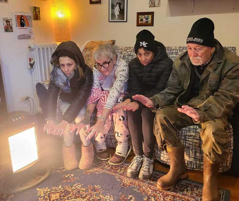 Quindici famiglie al freddo: «Con il cappotto in casa» 