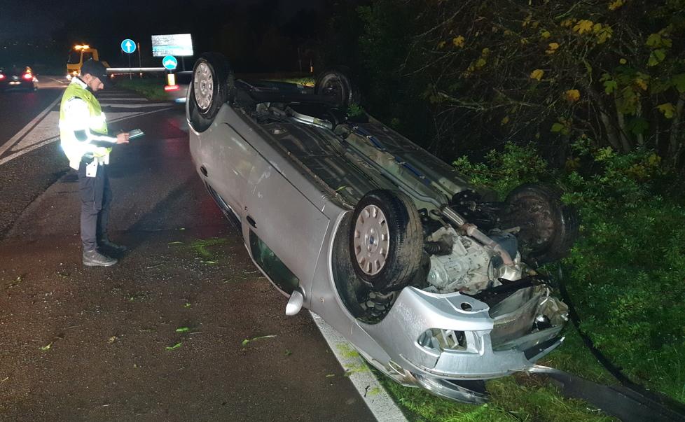 Cappotta con l’auto all'uscita di Sassari, 19enne illeso 