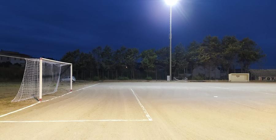 
	Il campo di calcio in una foto notturna tratta dal profilo social, aperto, della societ&agrave; di calcio

