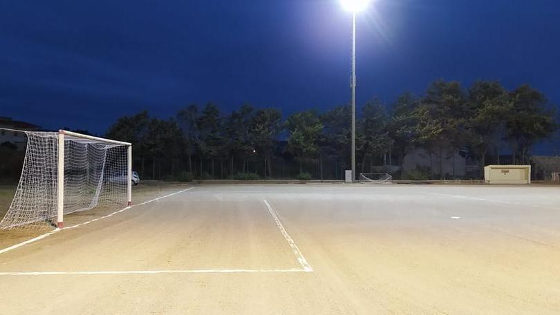 
	Il campo di calcio in una foto notturna tratta dal profilo social, aperto, della societ&agrave; di calcio

