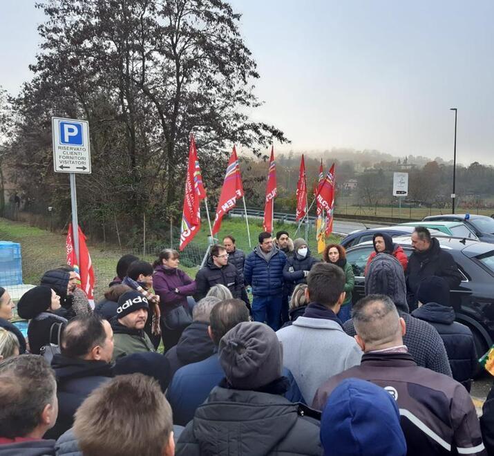 Sciopero e presidio alla Gresmalt: «Dialogo sempre più difficile»