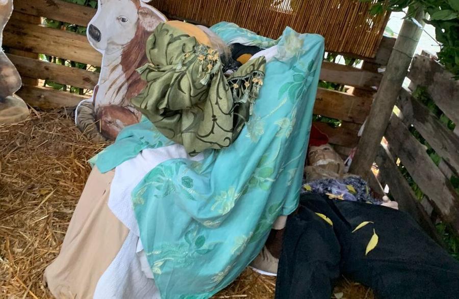 Anita, presepe danneggiato dai vandali