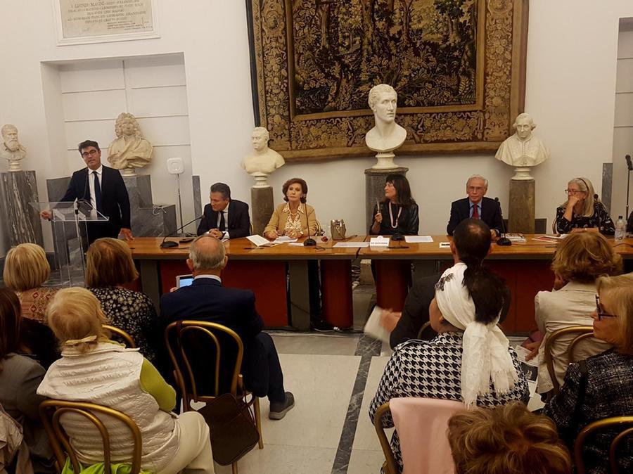 
	Un momento del convegno &ldquo;Grazia Deledda a Roma&rdquo; si &egrave; tenuto a ottobre 2022 nella sala del Campidoglio Laudato si di Roma

