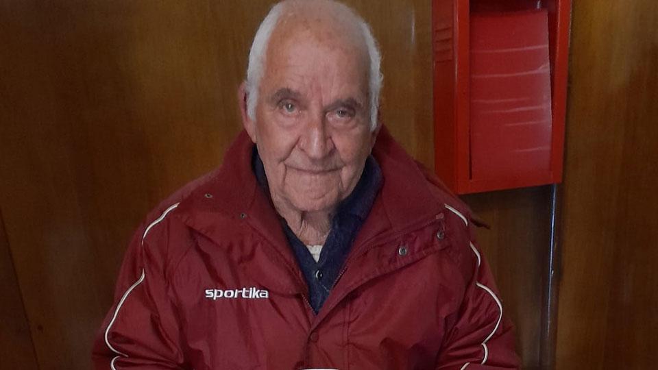 Travolto da un’auto pirata, ferito il custode del campo scuola: «Sono vivo per miracolo»