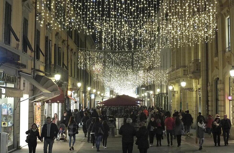 Pisa, le mille luci della città per la maratona di Natale: il programma degli eventi