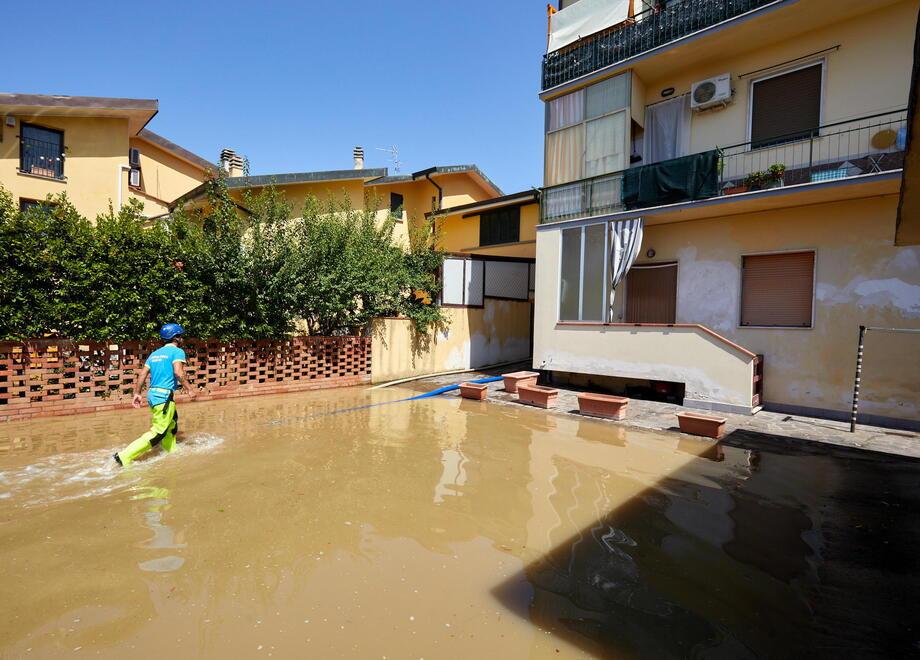 La protesta degli abitanti di Stabbia: «Quando piove c’è terrore, siamo scappati»