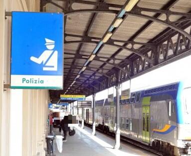 Pistoia, inseguito dal barista e arrestato dopo il furto a una cliente