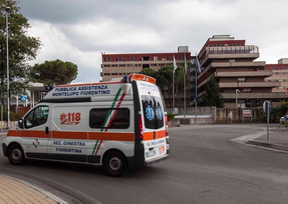 Travolge un uomo e scappa in auto, denunciato il pirata: è un 81enne