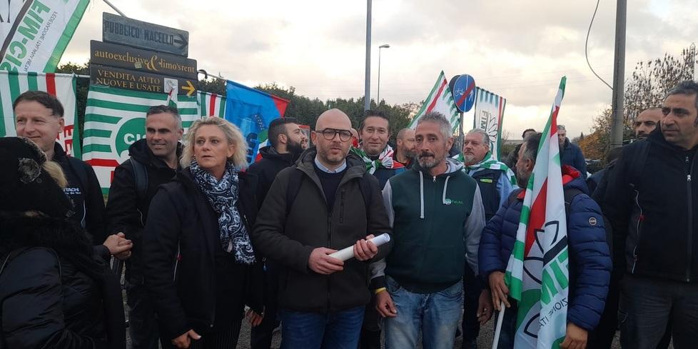 «Licenziati e  riassunti? No, grazie» Sciopero Fim dei lavoratori Rustici 