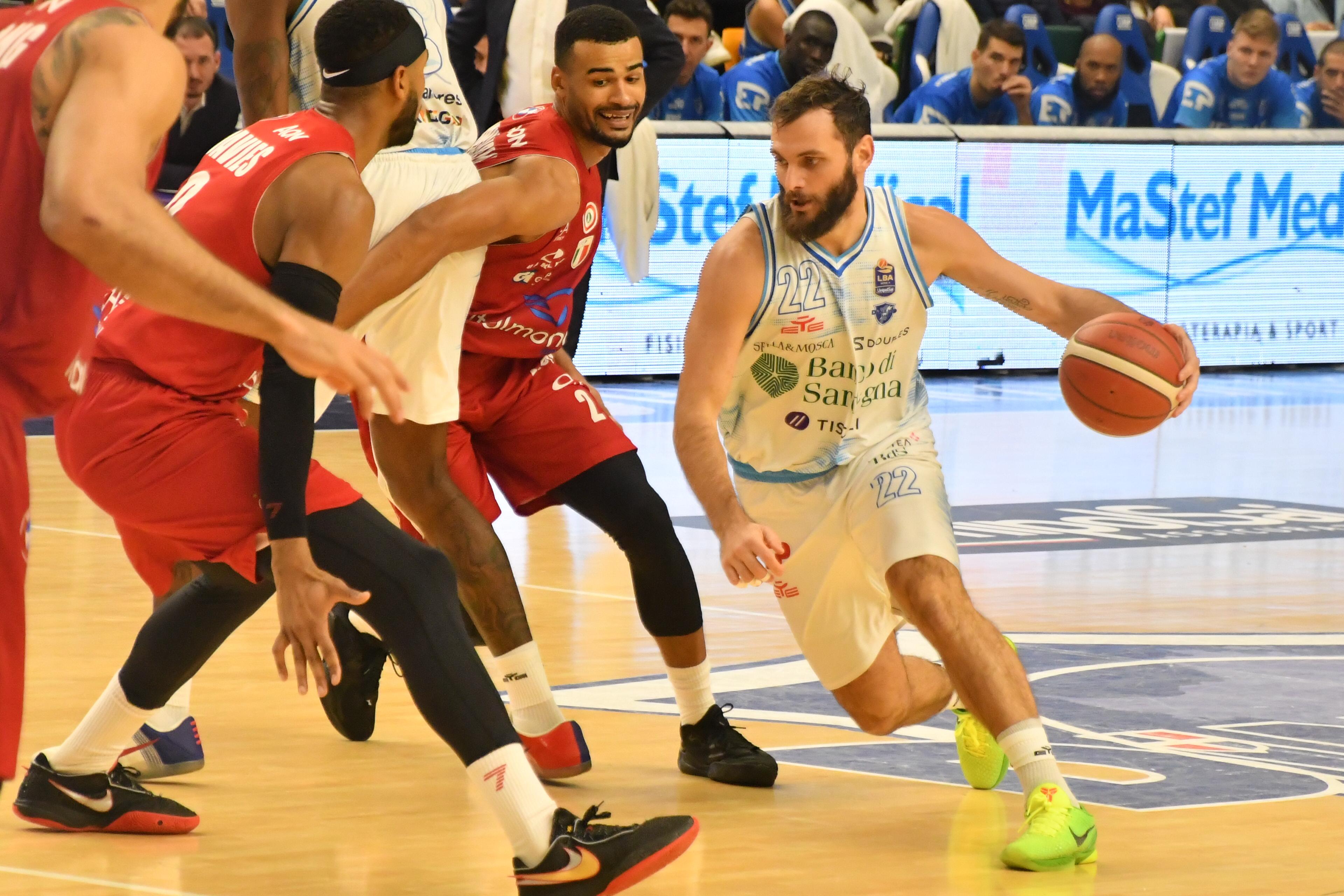 Gentile in azione domenica contro Milano