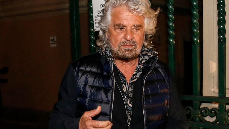 Giornalista aggredito da Beppe Grillo, parla la moglie: «Per il dolore ha dovuto rinunciare a diverse proposte di lavoro»