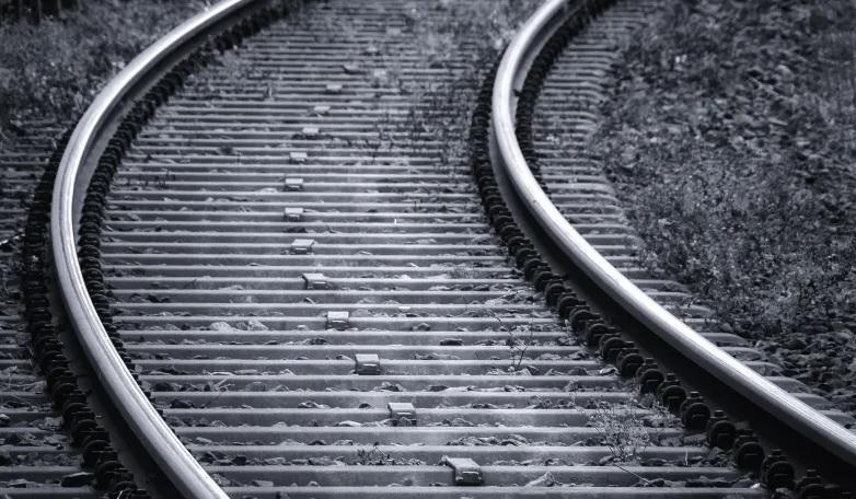 Muore sui binari a Oratoio: disagi sulla linea ferroviaria Pisa-Firenze