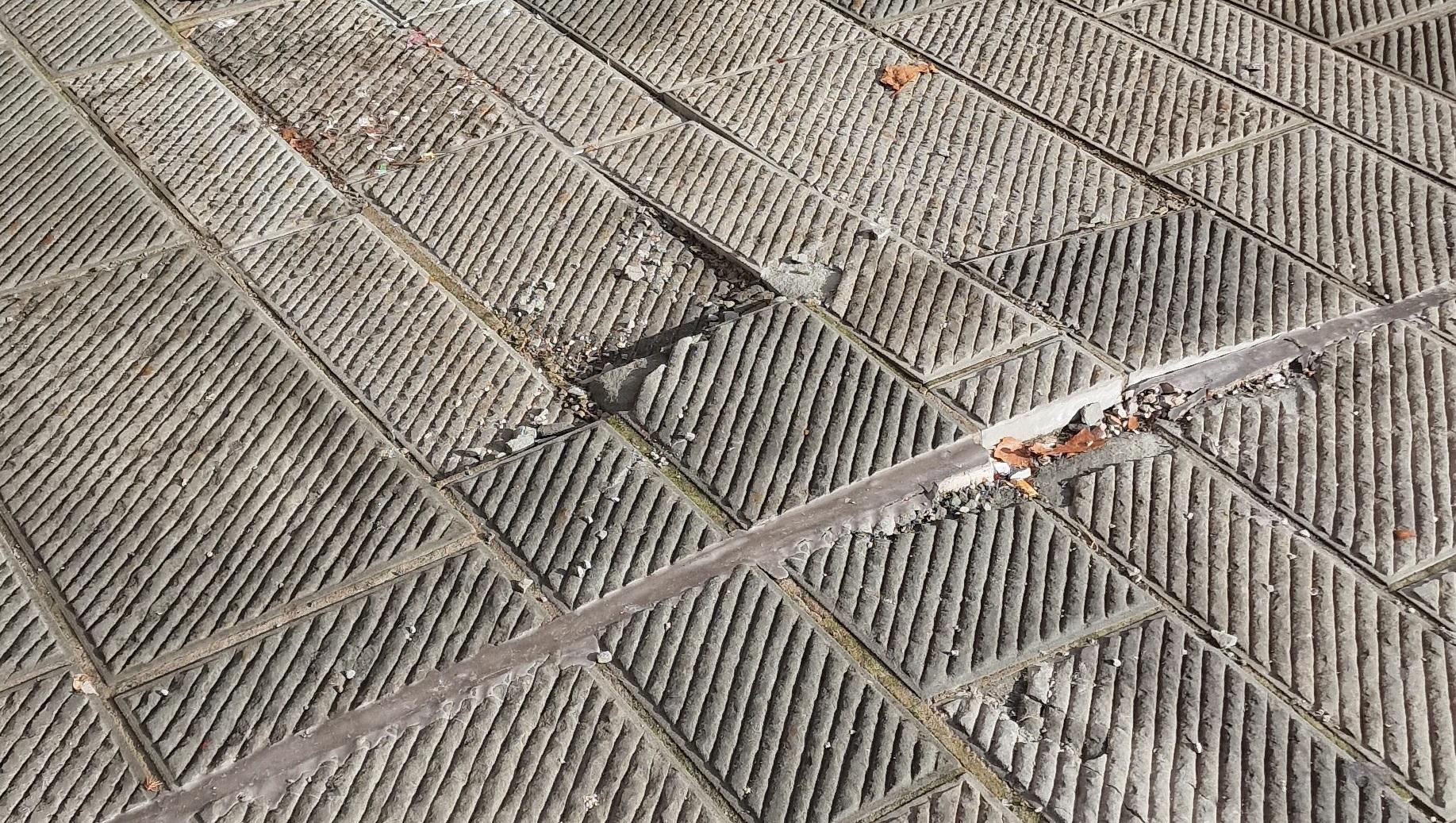 La pavimentazione di piazza Grande rialzata