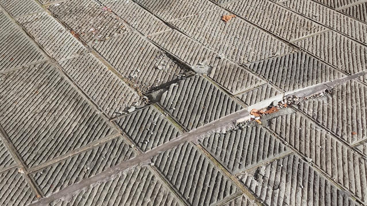 La pavimentazione di piazza Grande rialzata