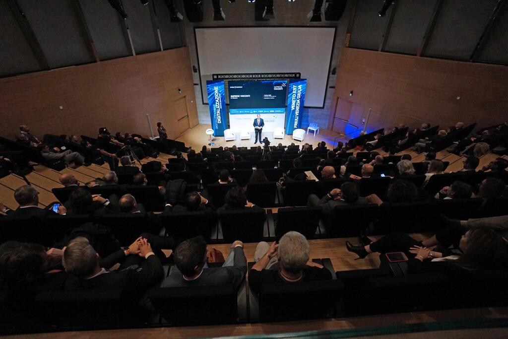Intesa premia le Pmi 'eccellenti' di Veneto e Fvg