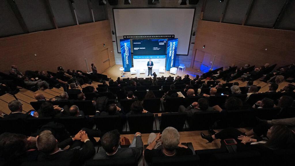 Intesa premia le Pmi 'eccellenti' di Veneto e Fvg