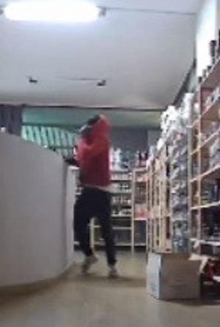 Modena. In negozio 4 spaccate in un anno: «Il Direzionale 70 è un incubo» 