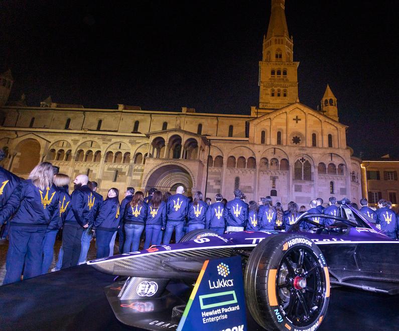 Modena. Da Piazza Grande al resto del mondo Benvenuta Maserati Folgore 