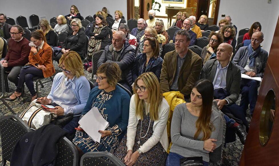 Il pubblico durante il recente convegno organizzato a Piombino per la giornata internazionale contro la violenza sulle donne