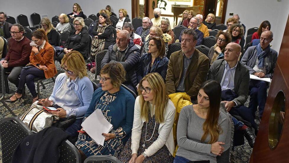 Il pubblico durante il recente convegno organizzato a Piombino per la giornata internazionale contro la violenza sulle donne
