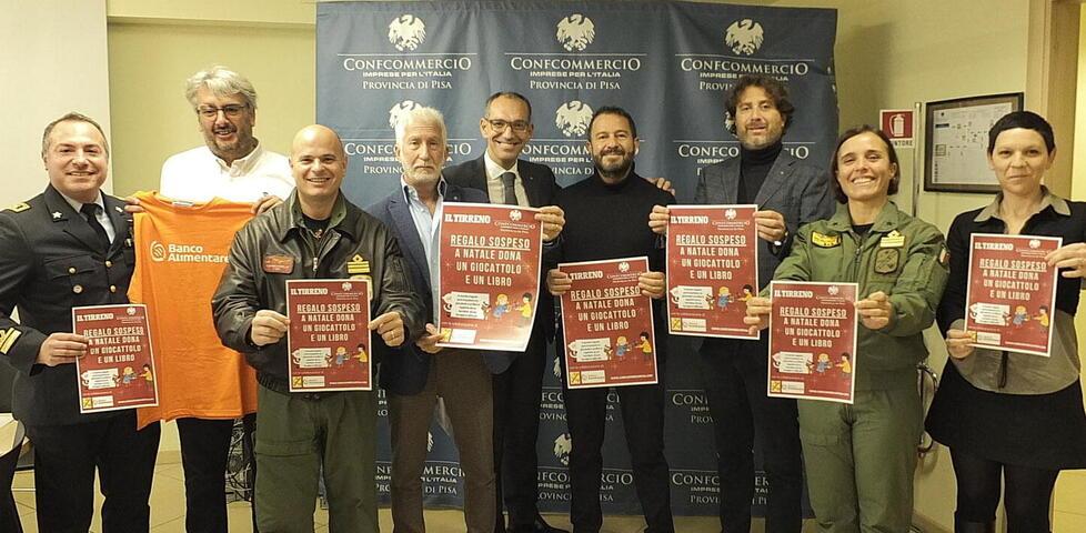 Giochi, libri e soprattutto speranza sotto l’albero di chi è in difficoltà