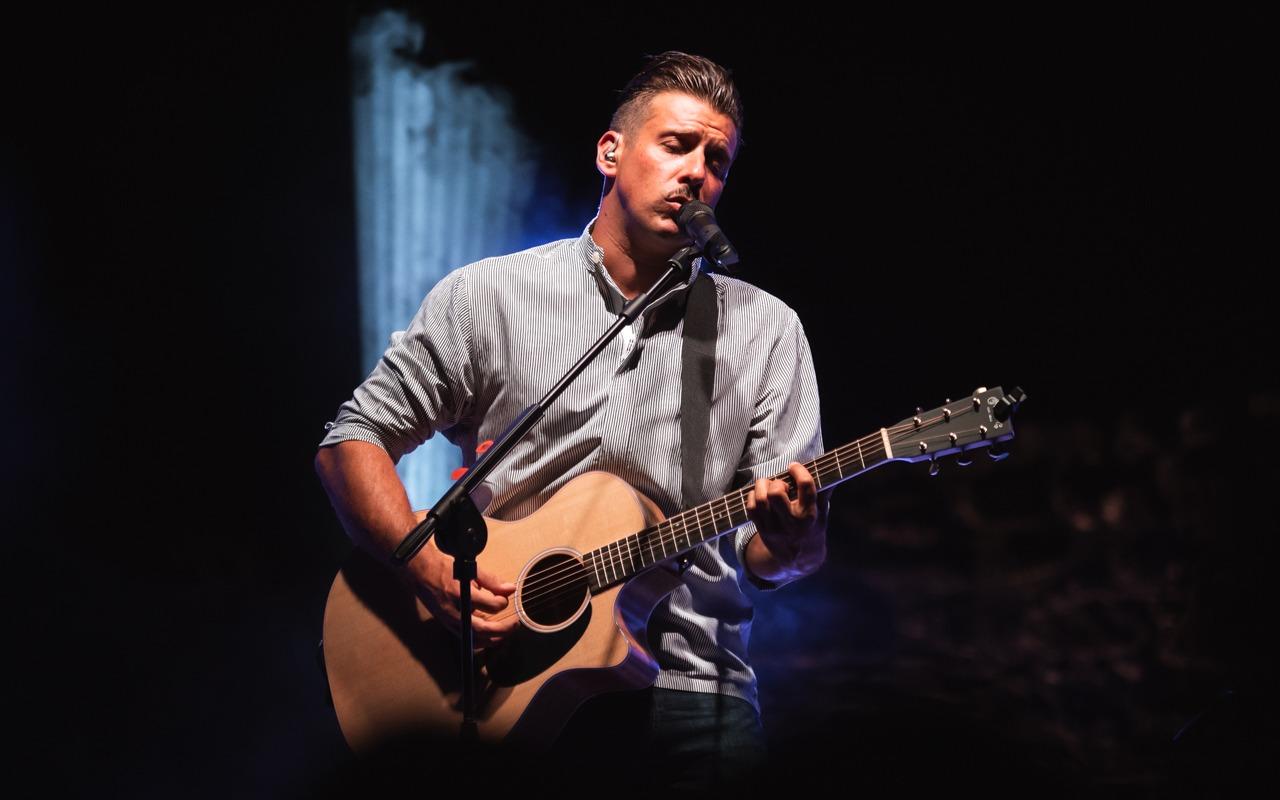 “Natale tanto vale”, il singolo di Gabbani anti-ipocrisia festiva