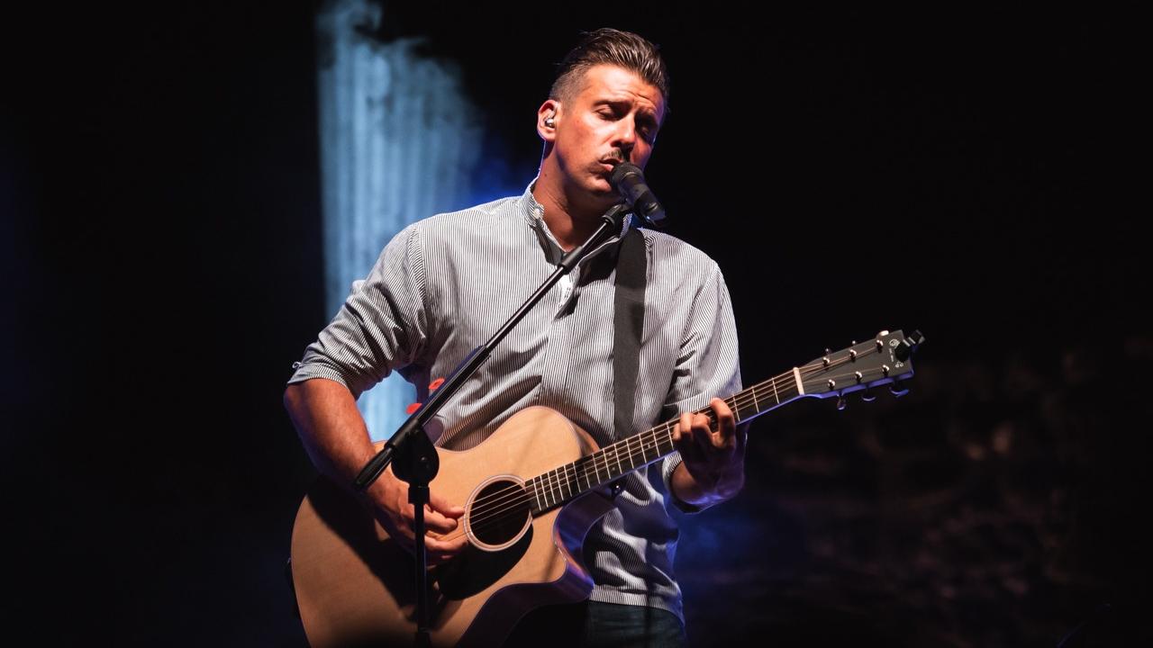 “Natale tanto vale”, il singolo di Gabbani anti-ipocrisia festiva