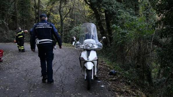 Ha un malore e finisce nella scarpata: muore a 60 anni