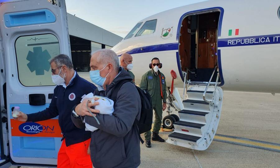 Volo salvavita da Cagliari a Roma per una bimba di tre mesi