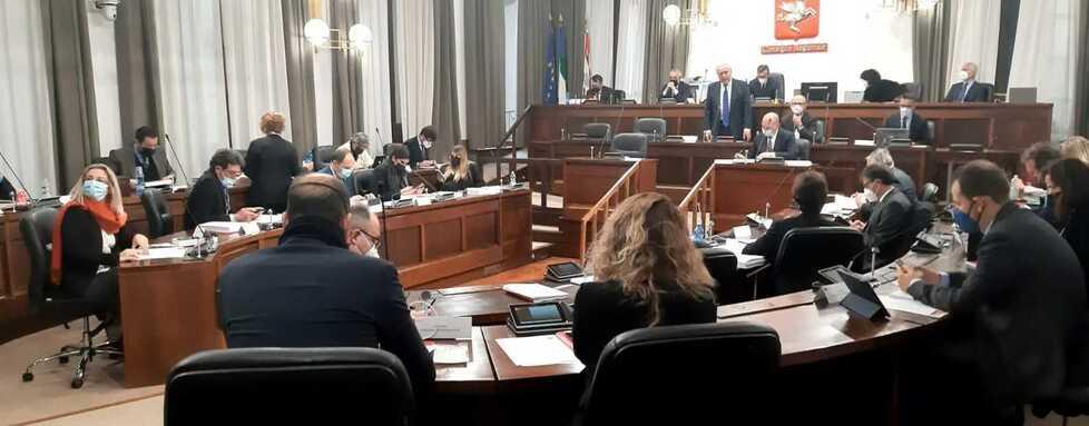 Vitalizi nel freezer: la Regione blocca gli assegni per ex assessori e consiglieri