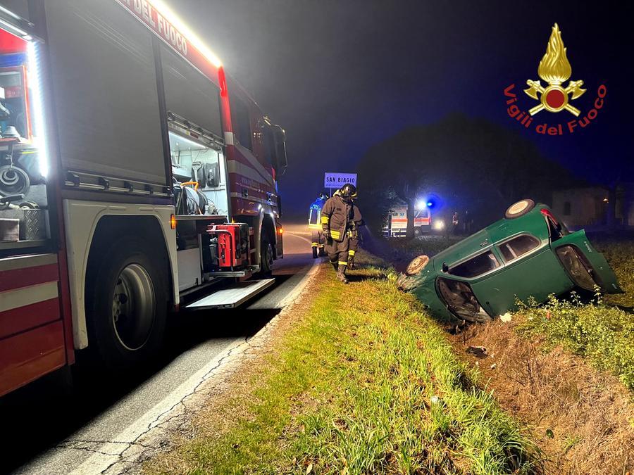San Felice, auto esce di strada e si rovescia: ferito il conducente