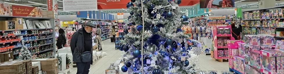 Modena. Natale, quanto ci costi (in più) Per l’albero “basic” 100 euro 