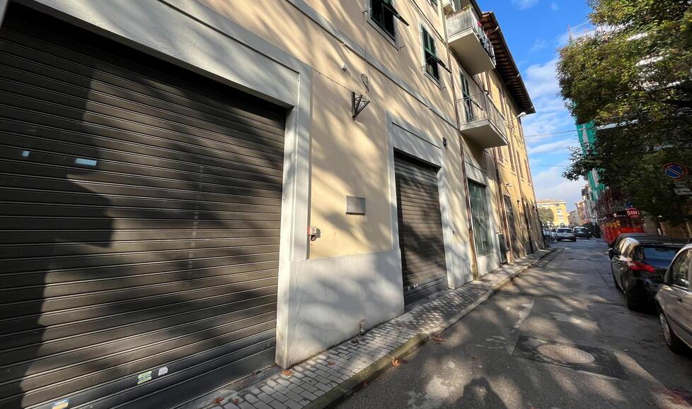 L’immobile che ospitava il Centro Cirri al piano terra e appartamenti al primo piano messo in vendita dal Comune di Pontedera (Foto Franco Silvi)