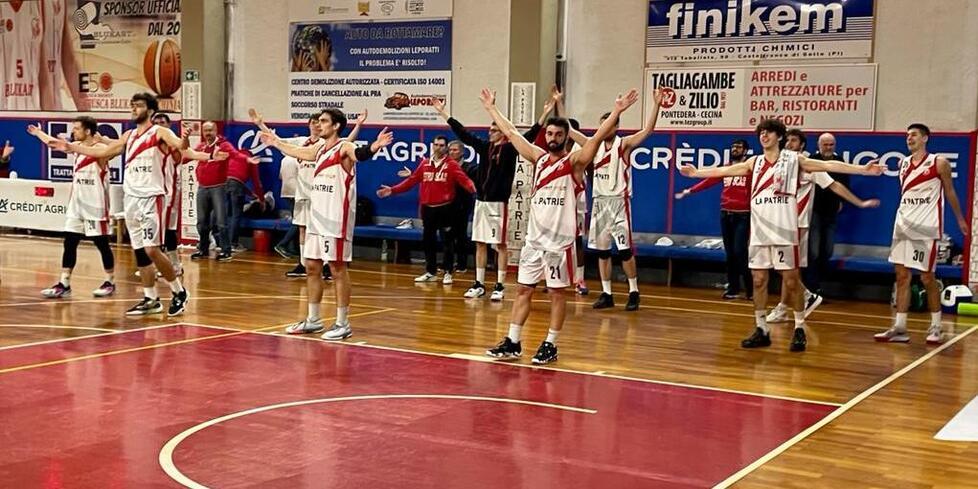 I giocatori dell’Etrusca dopo la partita vinta nel turno precedente contro Faenza