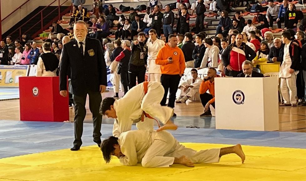 Due giorni di combattimenti sui tatami del Palagolfo