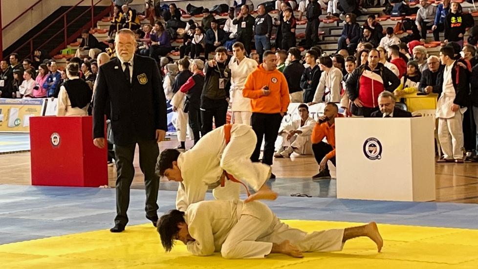 Due giorni di combattimenti sui tatami del Palagolfo