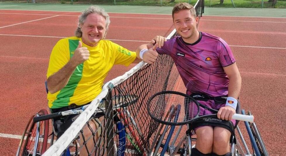 Nella foto, Luca Meini insieme al campione di Wheelhair Tennis Alfie Hewett
