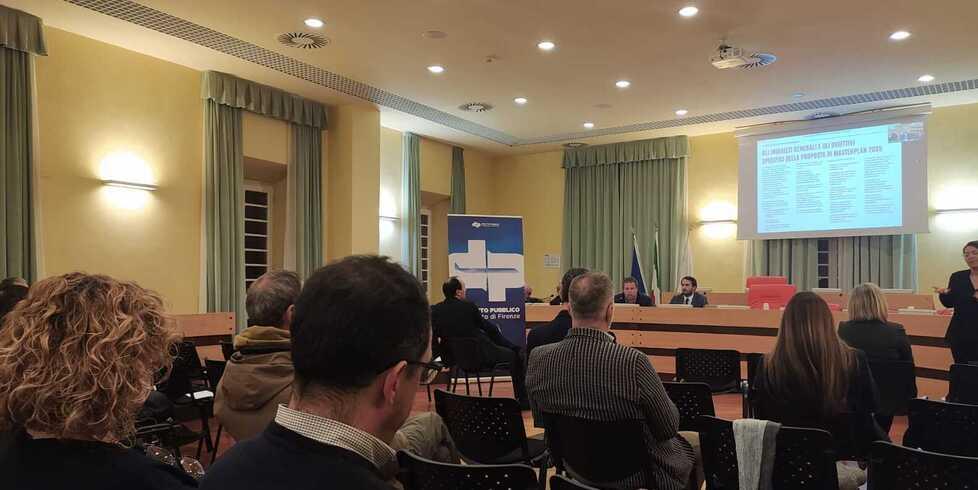 L’assemblea in Provincia organizzata da Toscana Aeroporti per spiegare il progetto