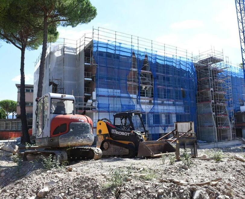 Una foto d’archivio dei lavori all’Itc Carrara