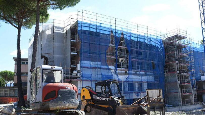 Una foto d’archivio dei lavori all’Itc Carrara