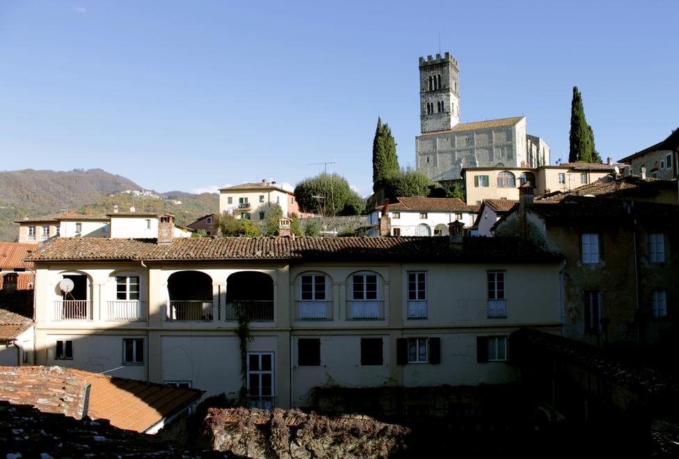 Una veduta del paese di Barga