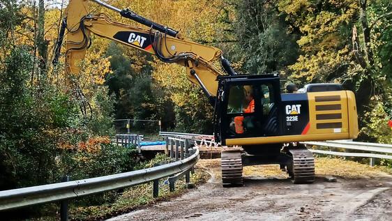 Ponte crollato, si accelera sui lavori: «Ora la priorità è riaprire la strada»